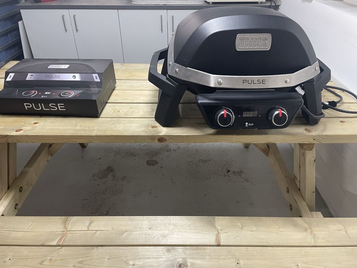Griglie: Weber Elektrogrill Pulse 2000 – Usato da Buch am Irchel venduto da 62726 5