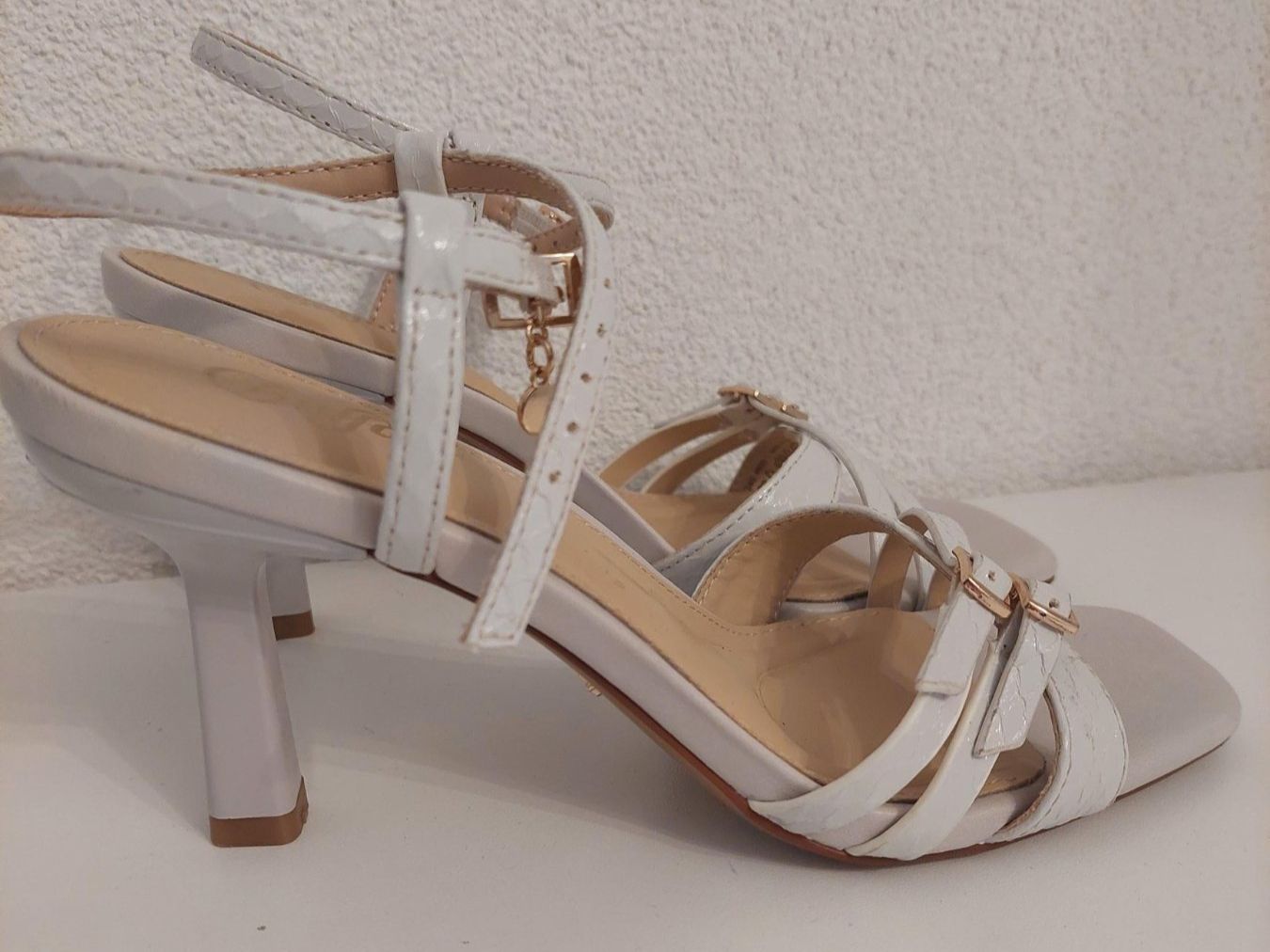 Damenschuhe: Neue Sandalen von Buffalo – Neu (gemäss Beschreibung) aus Wernetshausen von cmmj 2