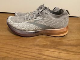 Brooks Damen Laufschuhe Levitate 3 DNA AMP grau Grösse 38.5