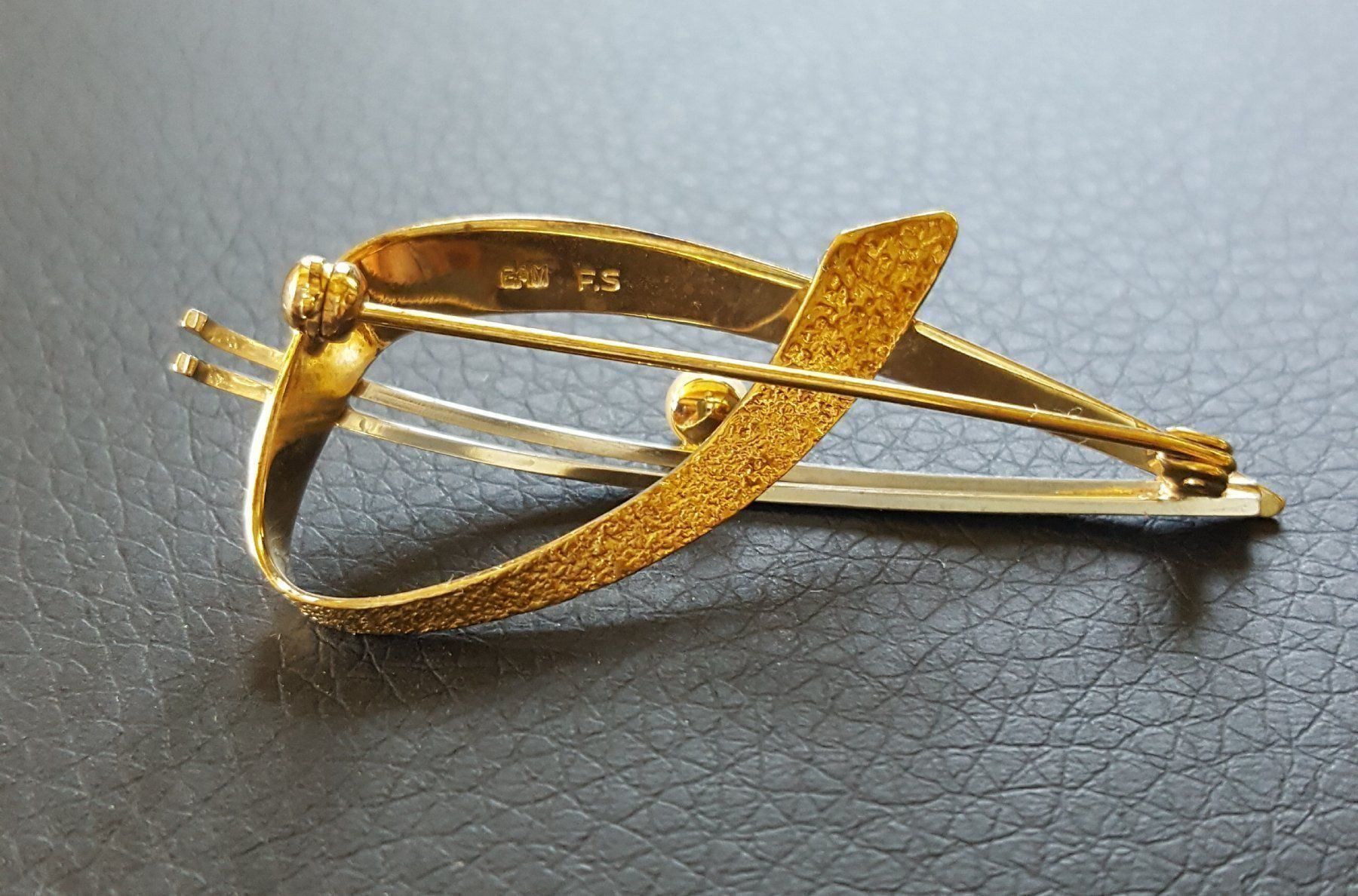 Spille & Fermagli: Gold Broche Mit Perle – Usato da Wald ZH venduto da Dasilver 1