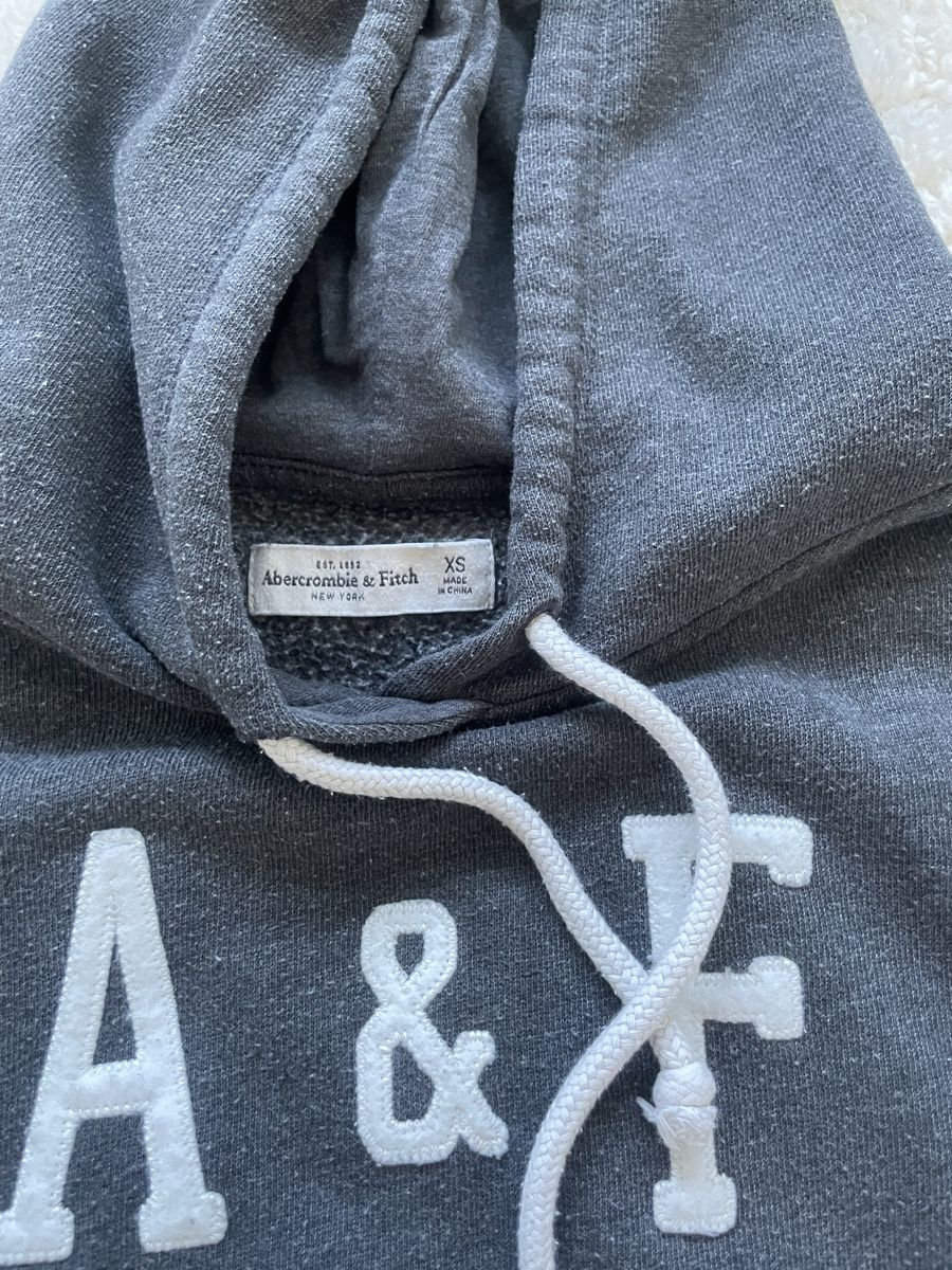 Abercrombie Maglioni & Felpe: Sweat à capuche Abercrombie & Fitch gris taille XS – Usato da Versoix venduto da Pti-pois 1