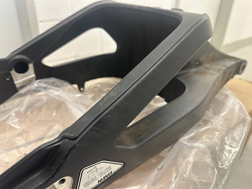 BMW Tutti i ricambio per moto: BMW S1000RR K67 Schwinge – Usato da Kloten venduto da Joselicious01 4