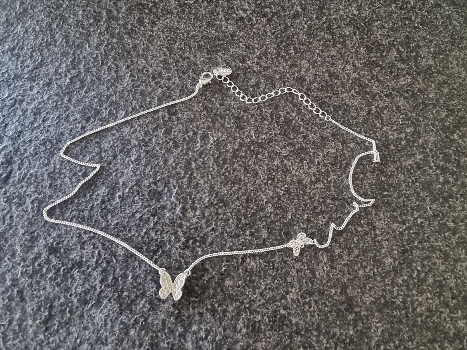 Catenine: Versilbertes Claire Halkettchen mit Schmetteringen – Usato da Bern venduto da ren_ch7l