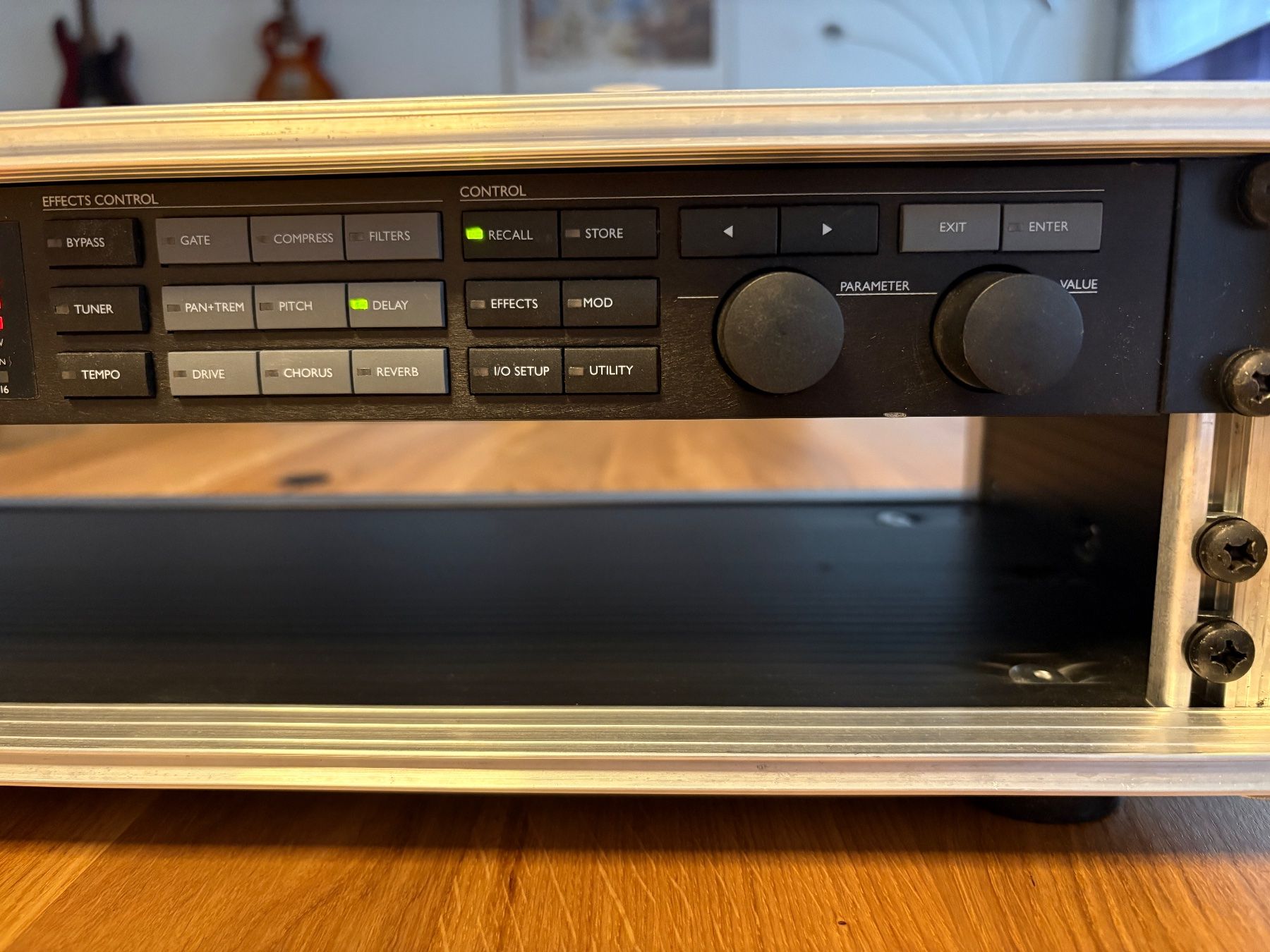 Strumenti musicali: T.C. Electronic G-Force Multieffektgerät + 2HE Rack – Usato da Basel venduto da Al_andy 2