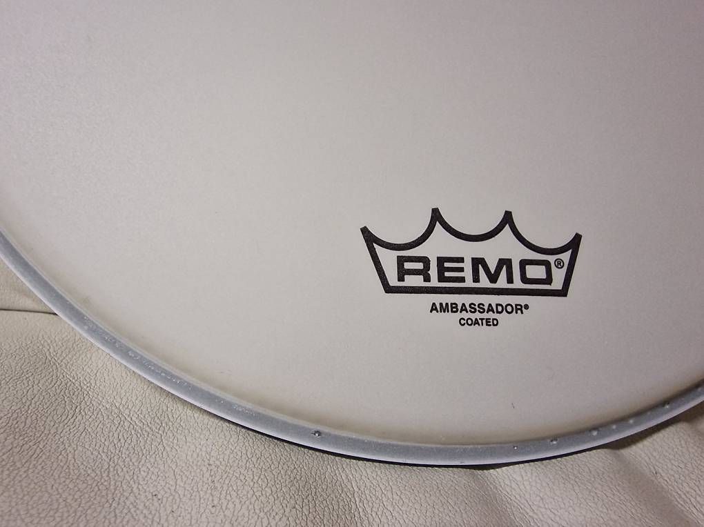 Strumenti musicali: Remo 13" Ambassador Coated Fell – Usato da Mur (Vully) FR venduto da Bigwhite 1