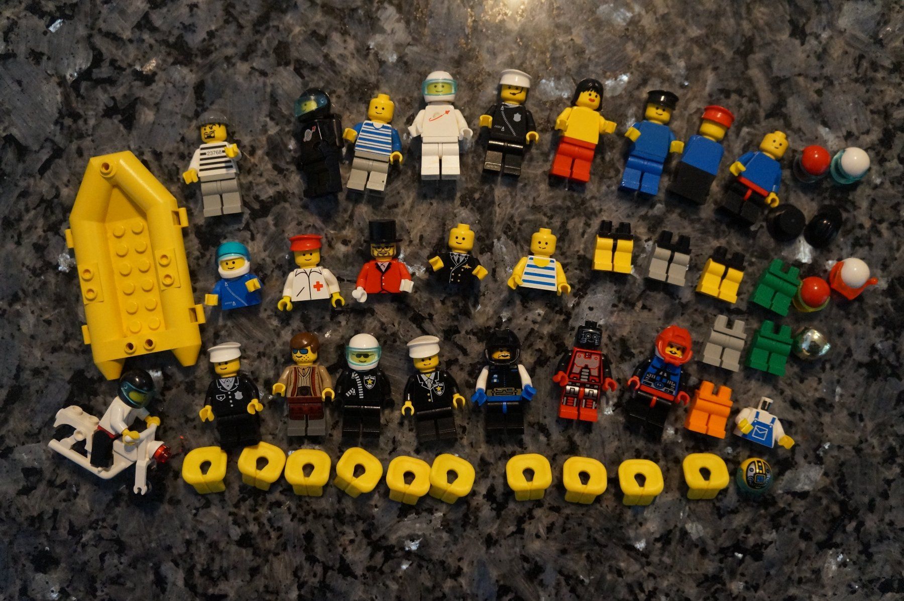 Lego Jouets: Lego Minifiguren mit Zubehör – D'occasion à bronschhofen par blackpearl01