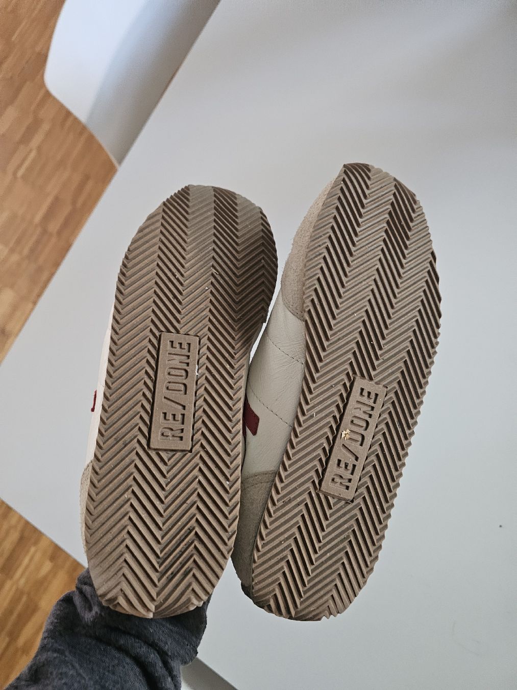 Chaussures femmes: Re/Done Sneaker 39 – D'occasion à Reinach BL par Siska07 3