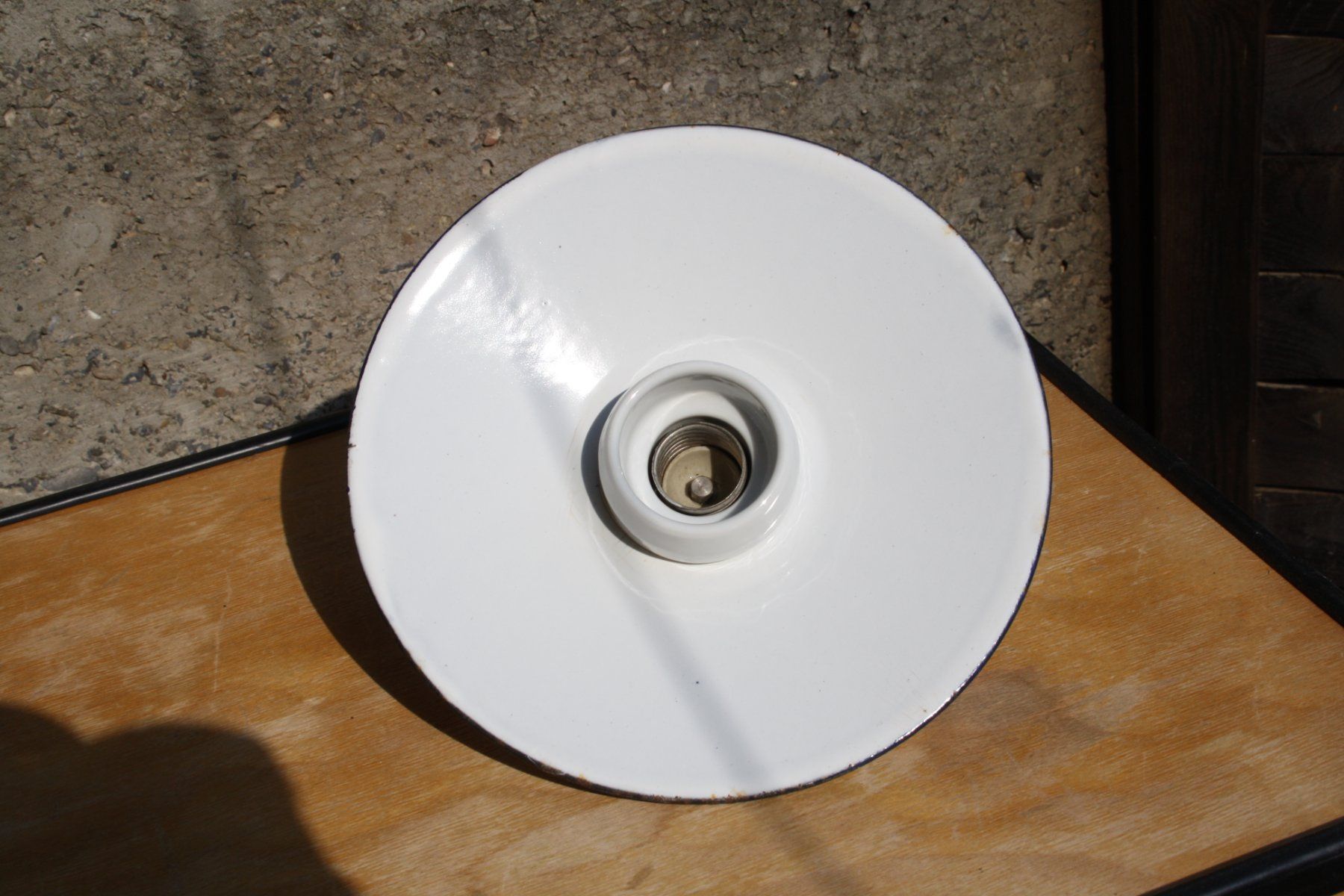 Lampen: ALTE LAMPE MIT EMAILSCHIRM STALLLAMPE ? – Gebraucht aus Wauwil von Pneuedy 7