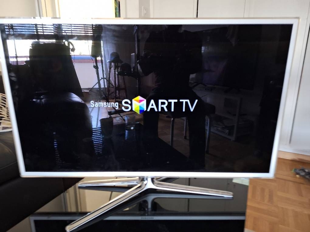 Samsung Televisori: Samsung Smart TV 43" diagonal 108cm – Usato da Fribourg venduto da Nice_SBK 3
