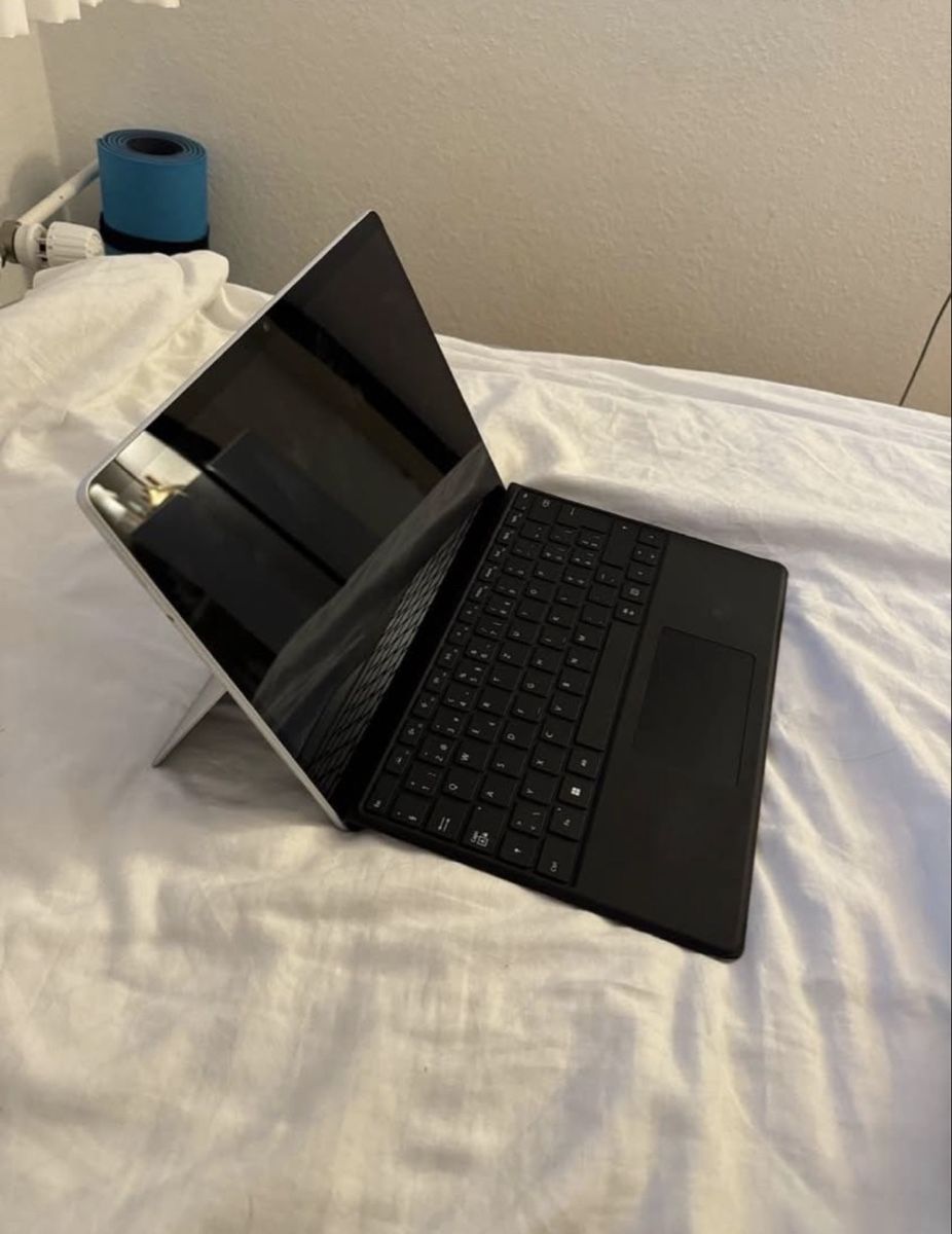 Microsoft Notebook: Microsoft Surface pro 8 Silver laptop – Usato da Birsfelden venduto da esma.demirci 1
