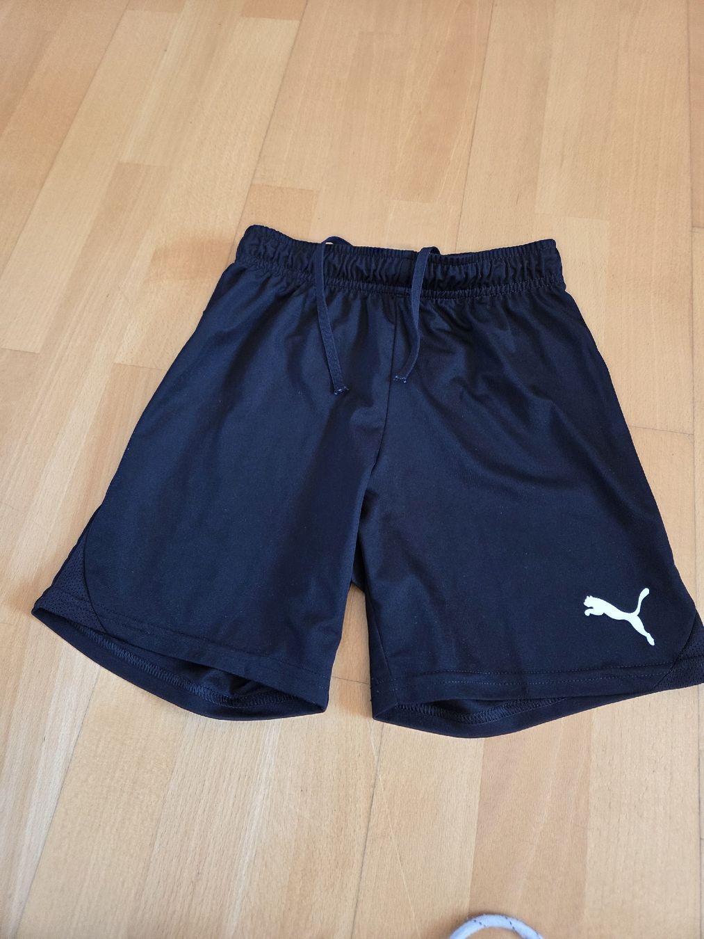 Puma Pantaloni: kurze Sporthose PUMA Grösse 128 – Usato da St. Gallen venduto da Rotezorraa