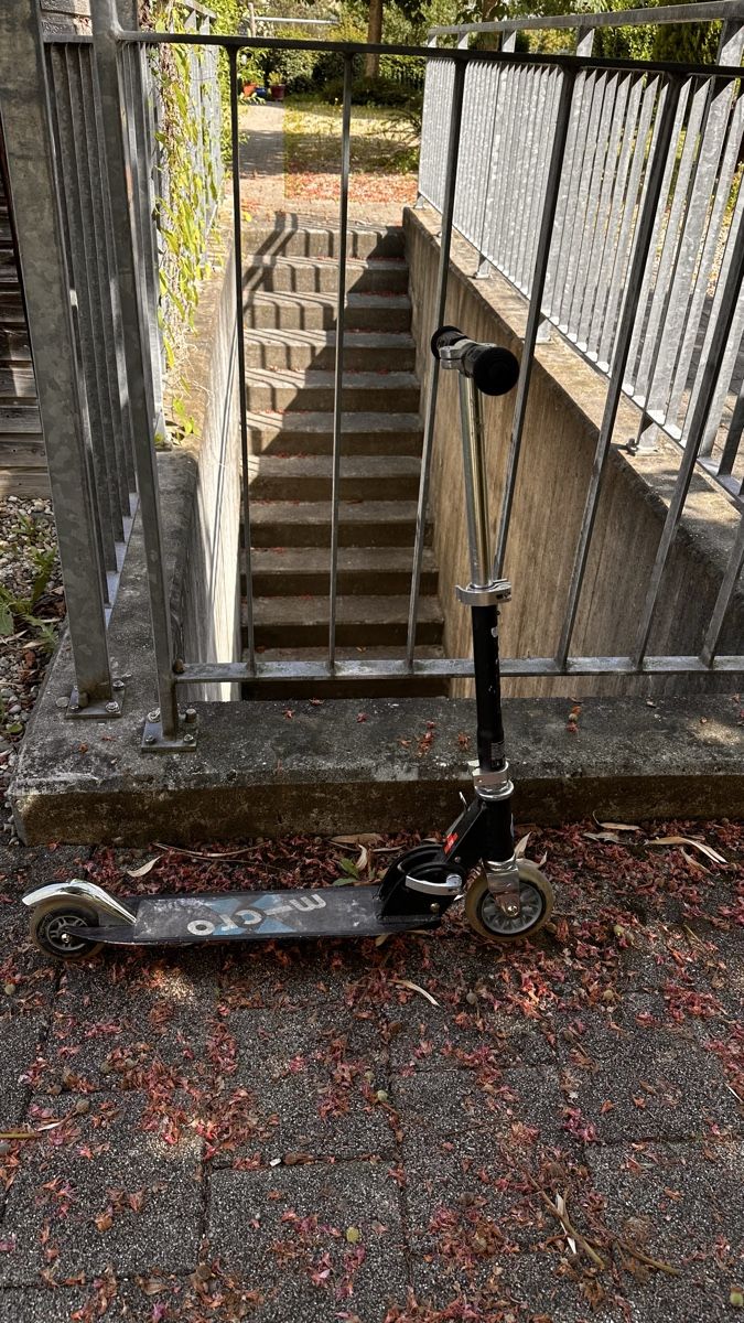 Micro Kickboard: Tretroller Micro Schwarz gebraucht – D'occasion à Rupperswil par JetmonX