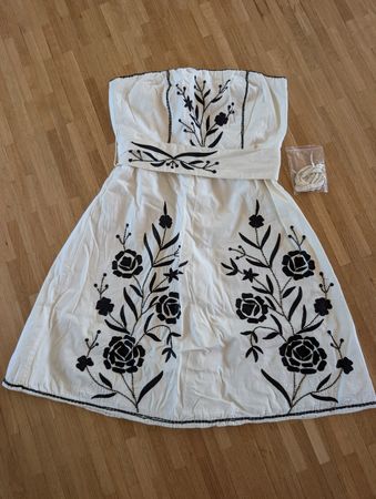 Tintoretto Dress Size 36, Summer, Cream with sequin Flowers!