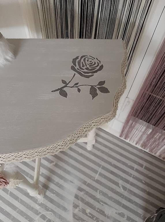 Tavoli: Kleines Tischchen im Shabby Chic Style – Usato da Münchenstein venduto da Alicia_Michelle 1