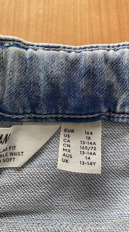 Pantaloni: Jeans Shorts neuwertig hellblau  – Usato da Frauenkappelen venduto da ann_65rk 2