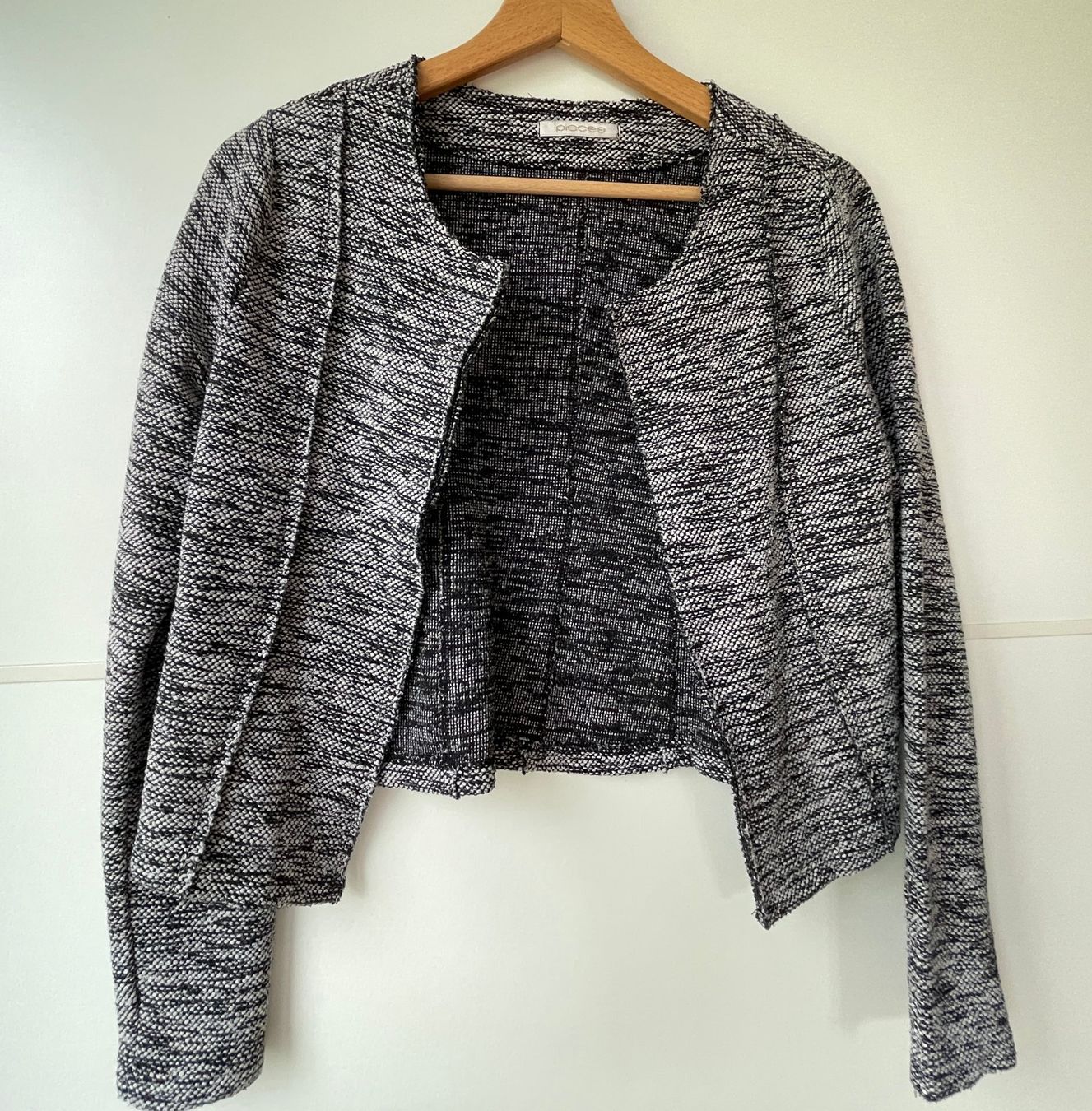 Giacche: Kurze Strickjacke, Grösse XS – Usato da Burgdorf venduto da Crown.