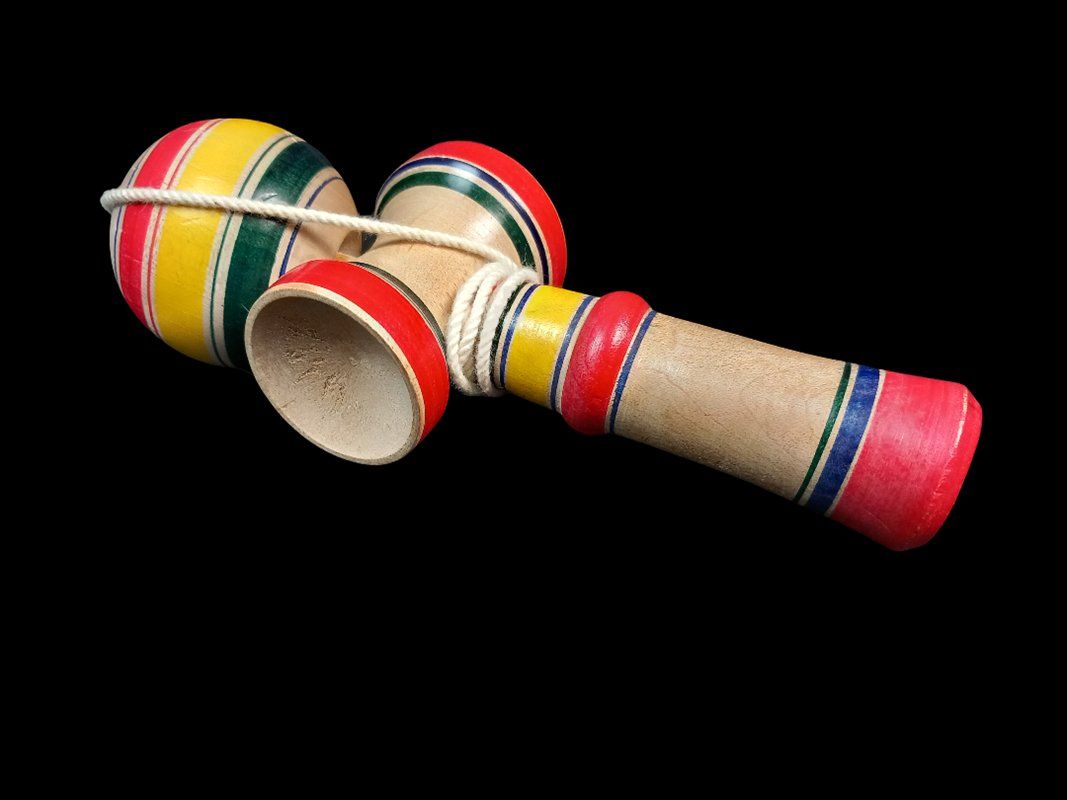 Spielzeuge: Traditionelles Kendama aus Holz – Gebraucht aus Hünenberg von Restwert_Zug 2