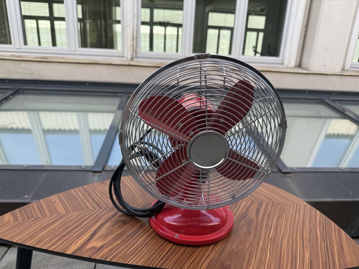 Ventilatori: Retro Tischventilator rot Metall gebraucht – Usato da Schinznach Bad venduto da Chnuschterli