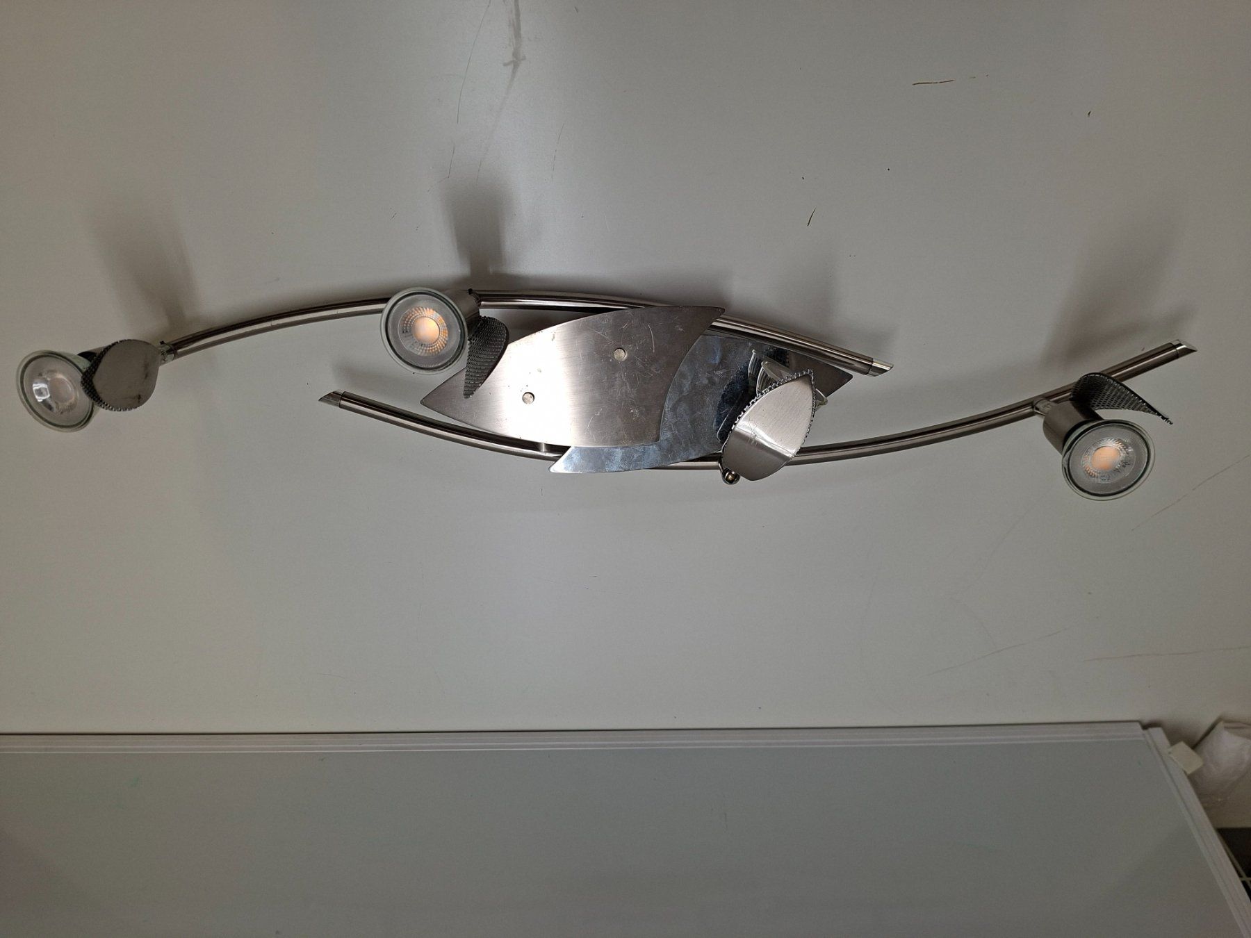 Lampadari & plafoniere: Lampe mit vier Strahlern – Usato da Wettingen venduto da Wendemarket 3