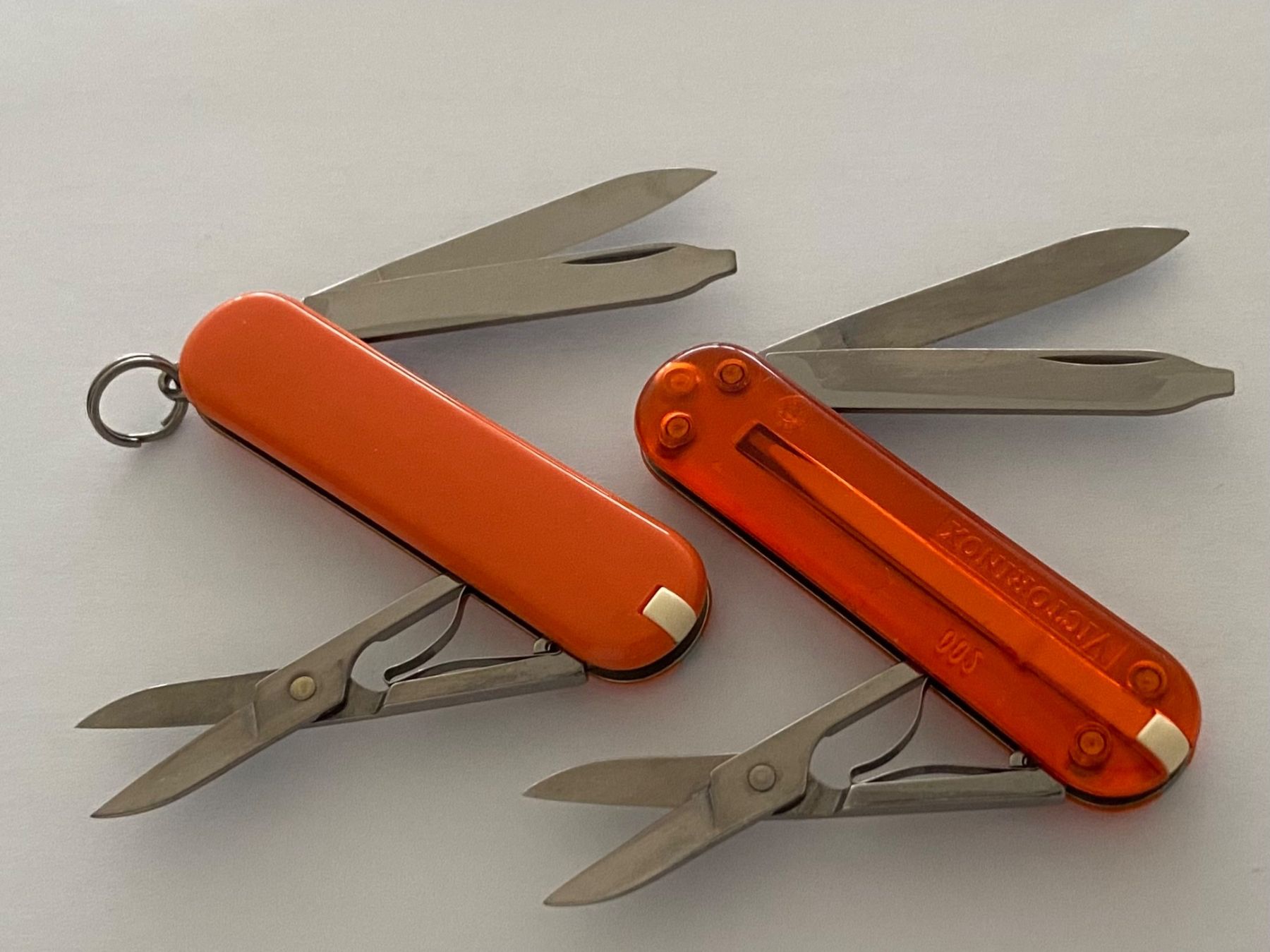Victorinox Coltelli tascabile: Victorinox Classic Mango u Mango/Orange transp Mini Couteau – Nuovo e nell'imballaggio originale da Zürich venduto da ArizonaNevada 3