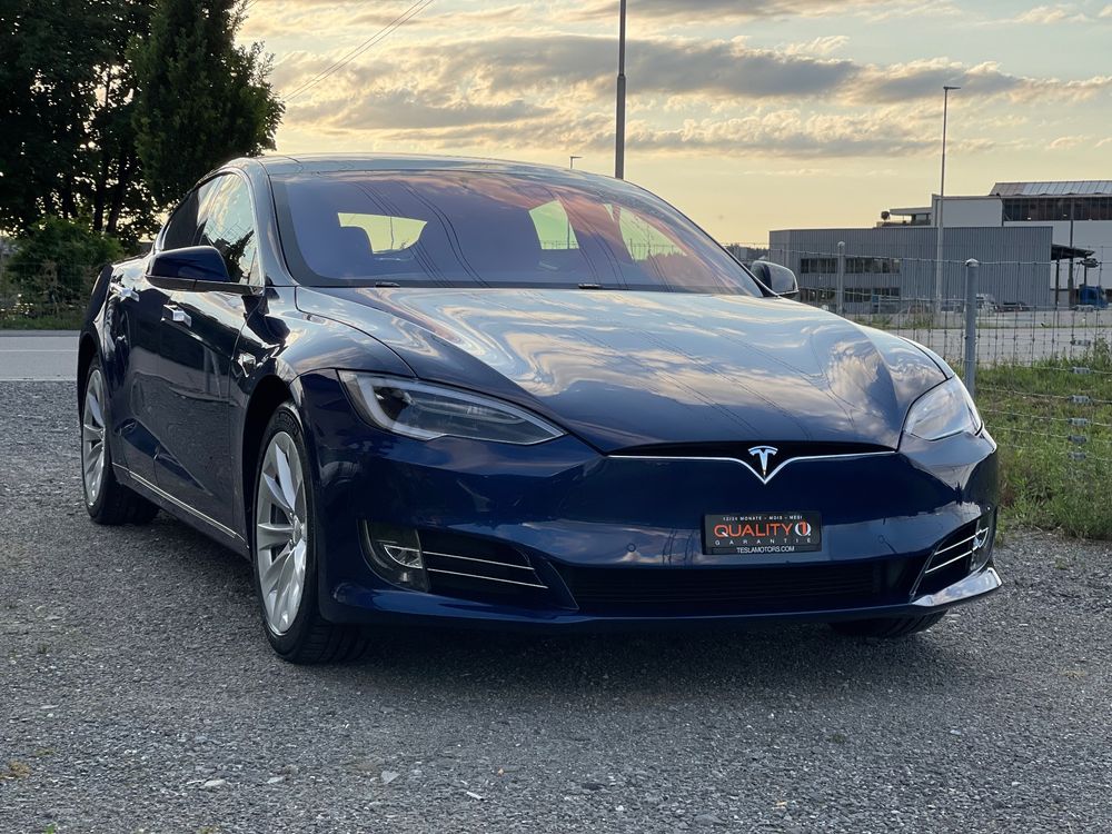 Tesla Model S 90 D