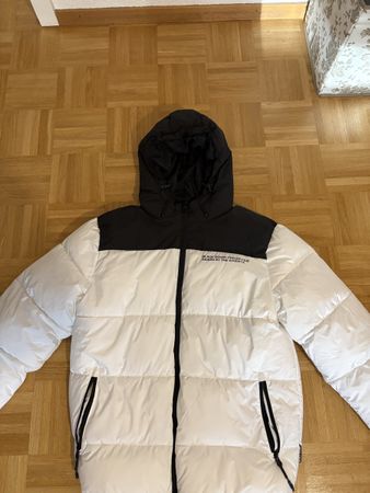 Black Squad Pufferjacke – Grösse L (Weiss/Schwarz)