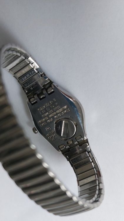 Swatch Montres: Damenuhr Montre femmes SWATCH Irony 25mm läuft – D'occasion à Neuhausen par Alfasan 2