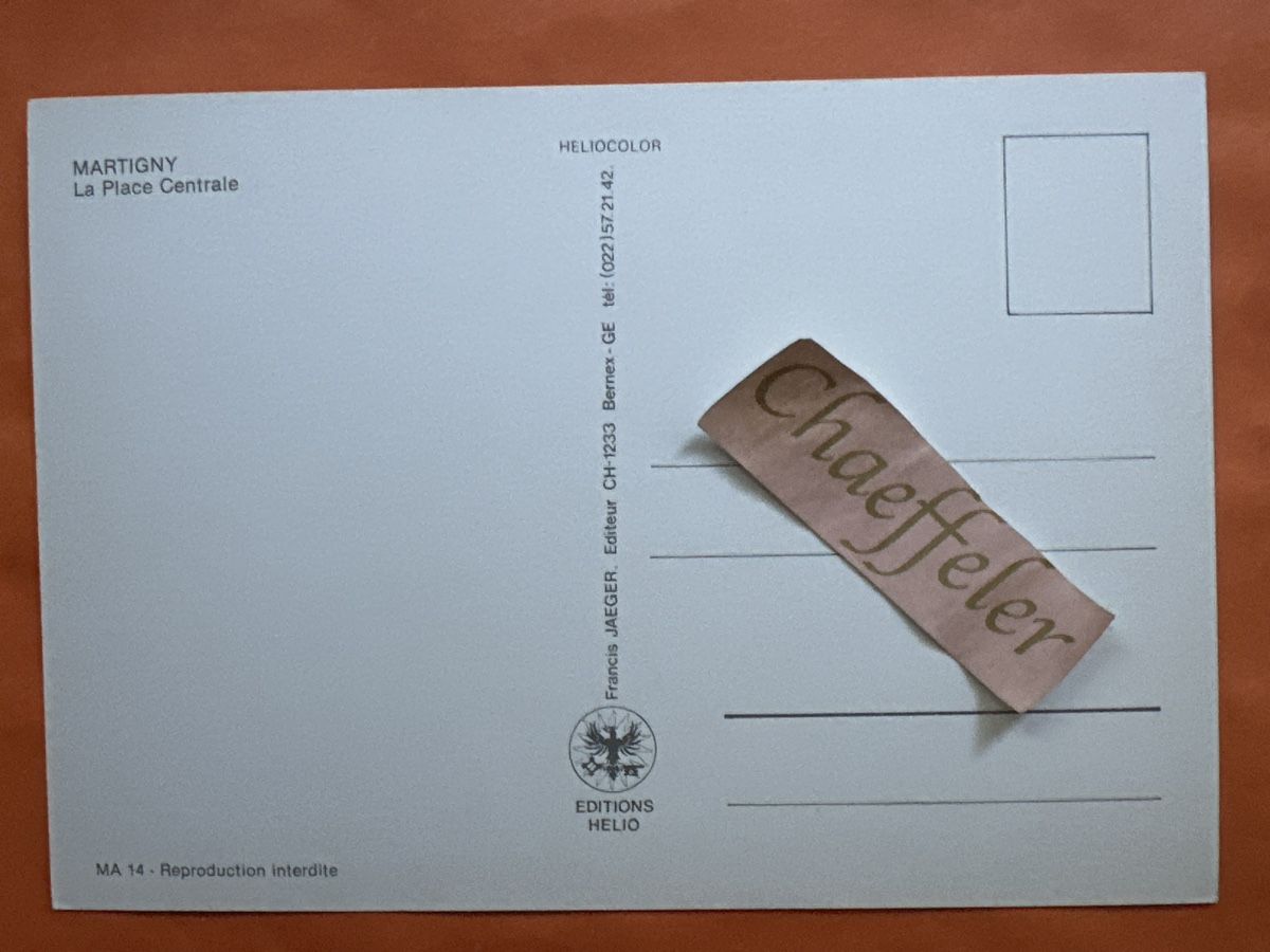 Ansichtskarten: Ansichtskarte Martigny La Place Centrale. HELIO colour – Gebraucht aus Zürich von Chaeffeler 1