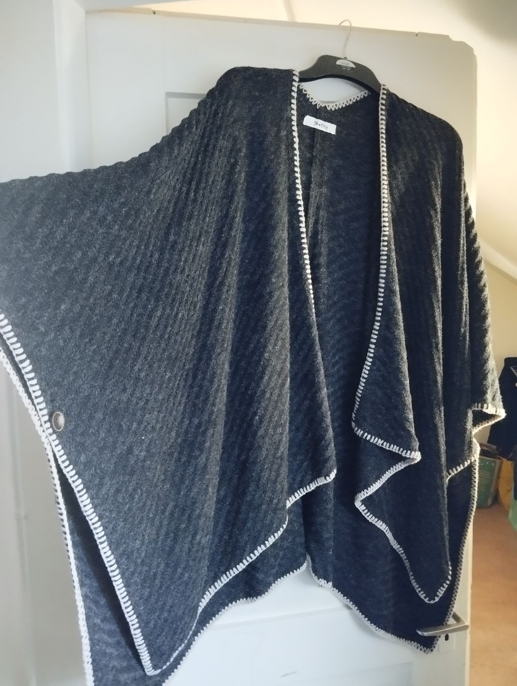 Vestes: Kuscheliger Poncho, NEU – Neuf (Voir description) à Niederurnen par Glentin 1
