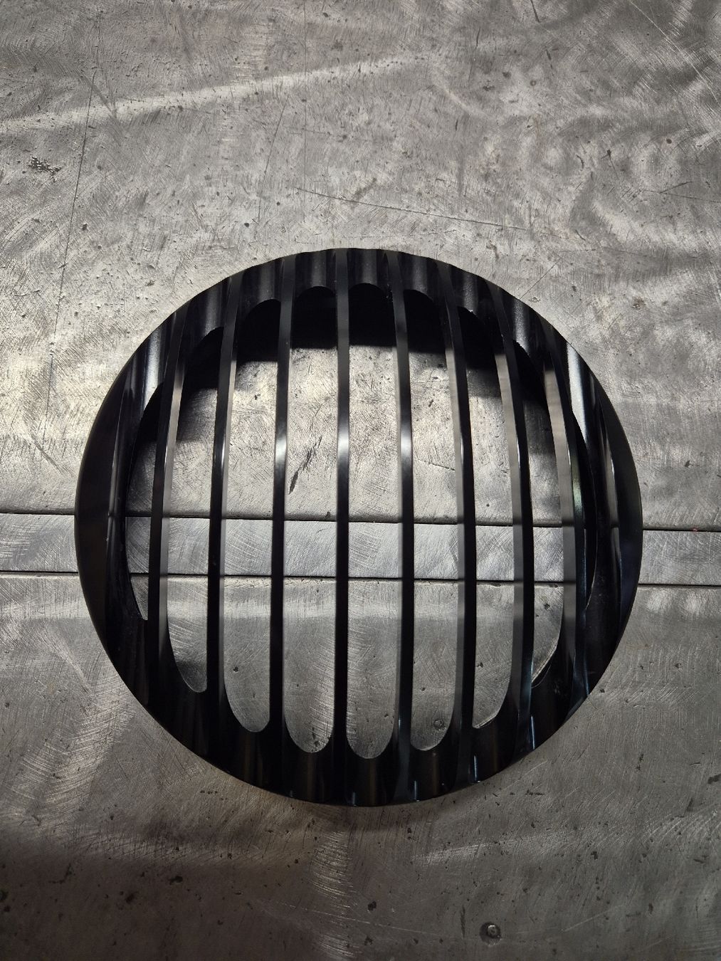 Harley-Davidson Alle Motorradersatzteile: Grille de phare Harley-Davidson   – Gebraucht aus Le Locle von CHEGUA