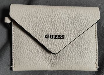 Schickes Guess Portemonnaie, beige