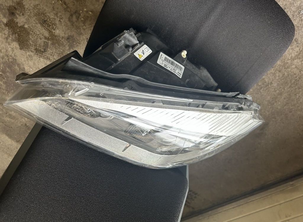 BMW Fari: BMW X1 E84 BiXenon Scheinwerfer Links – Usato da Schübelbach venduto da shq_5dmt 3