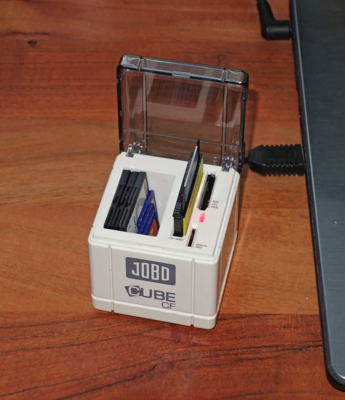 Lettori di schede: Card Reader Jobo Cube CF im Würfeldesign rar – Usato da Dietikon venduto da ruvostar 5