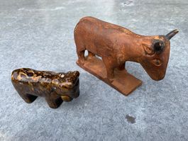 schöne antike Holzkuh und Kuh aus Keramik