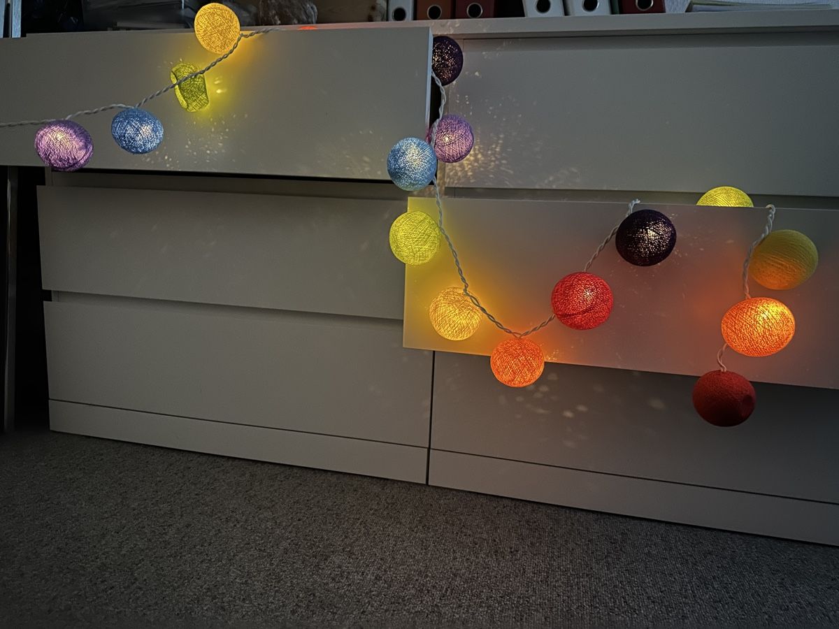 Lichterketten & Leisten: Bunte Lichterkette, Kugeln aus Baumwolle – Gebraucht aus Bolligen von Bluejean1 1