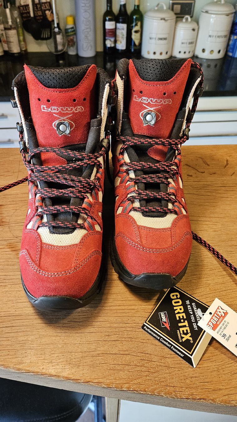 Scarpe da uomo: Wanderschuhe – Nuovo (secondo la descrizione) da Bäretswil venduto da Adi_04 2
