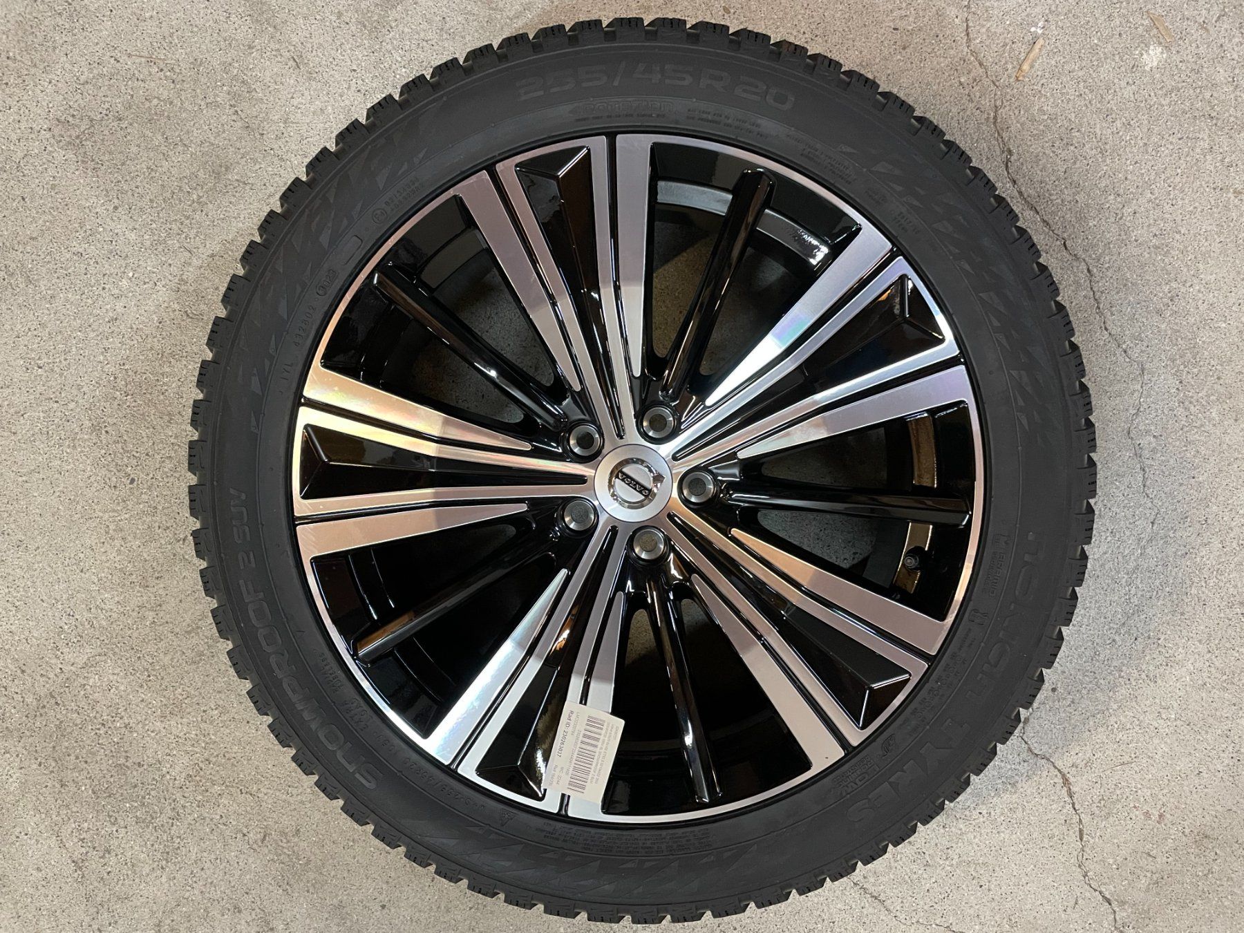 Volvo Pneus & Kompletträder: Volvo XC60 Winterkomplettrad – Neu (gemäss Beschreibung) aus Beinwil am See von FischerAutomobileAG