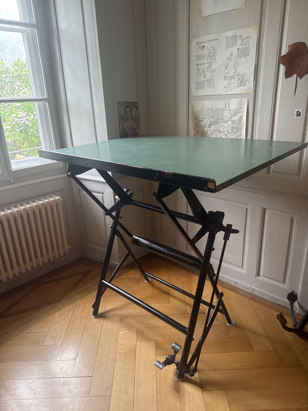 Tavoli: Table à dessin ancienne / sublime et parfait etat – Nuovo (secondo la descrizione) da Arnex-sur-Orbe venduto da cameleonfringant 2