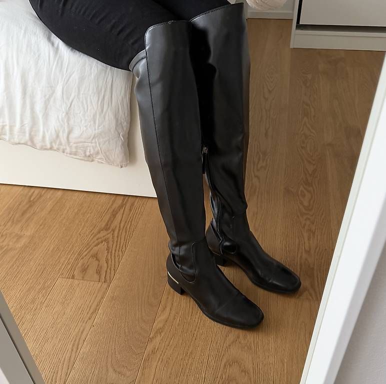 Chaussures femmes: Overkneestiefel  – D'occasion à Muttenz par jea_2wtm 2