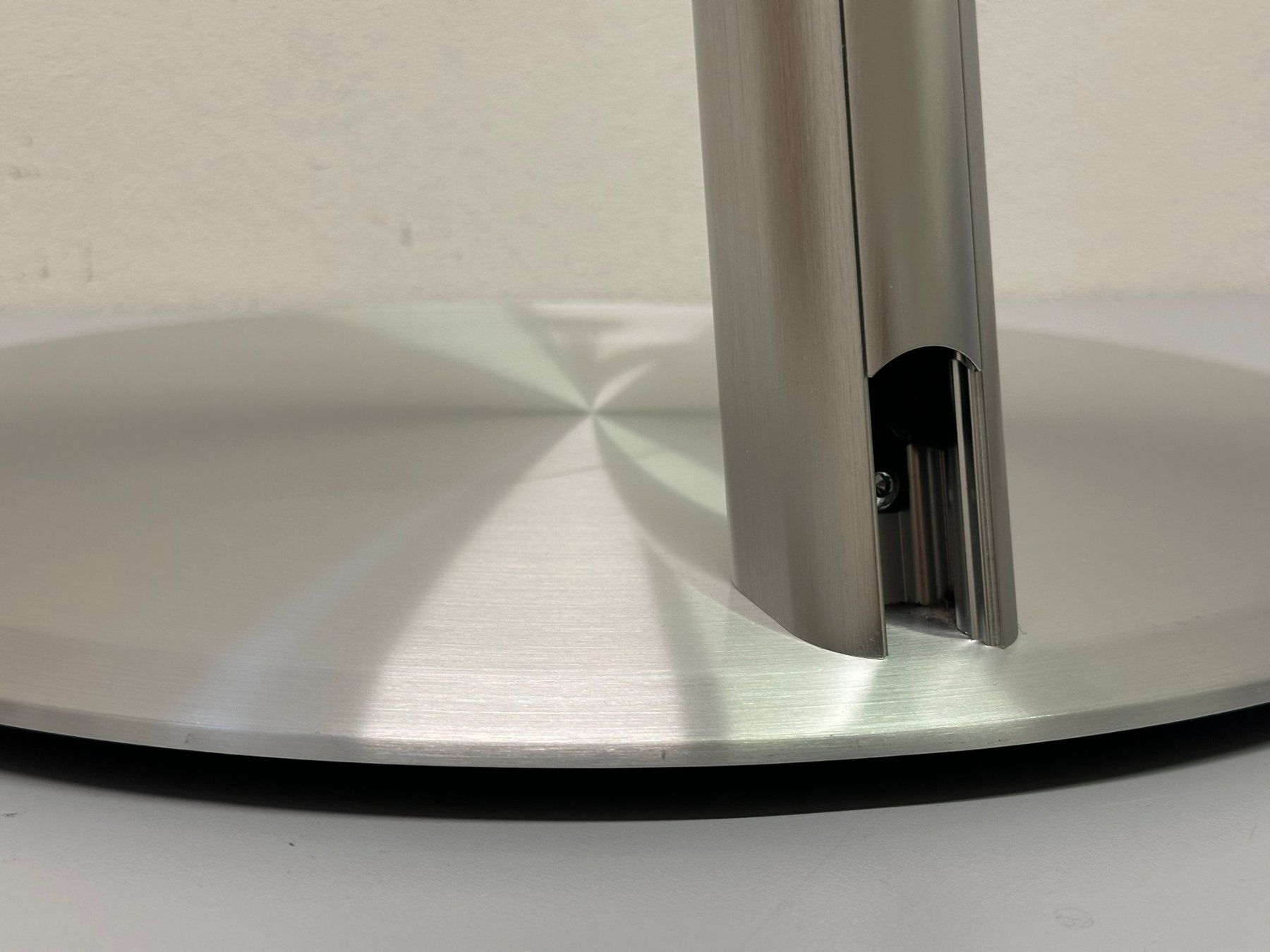 Supporti a parete: Loewe Floor Stand Connect-ID 32-46" – Usato da Hochdorf venduto da av-electronics 5