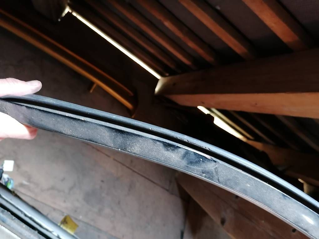 Tutti pezzi di ricambio auto: Lexus IS200 Tür vorne links – Usato da Leimiswil venduto da daniel_27 1