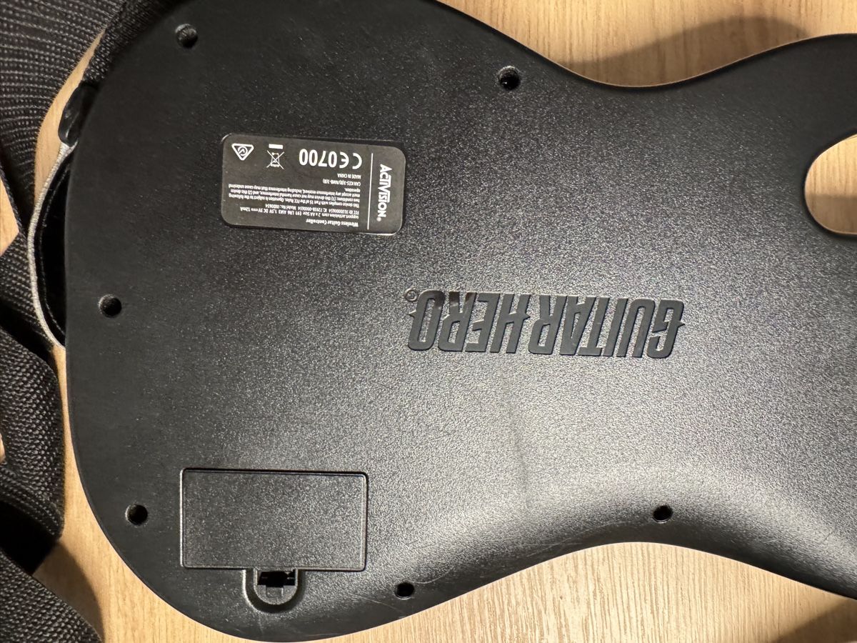 Controller: Guitar Hero Wireless Controller schwarz gebrauchter Zustand – Difettoso da Biberist venduto da etesummer 3