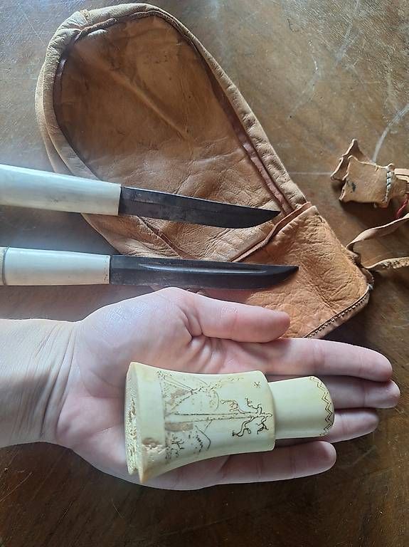 Posate: Antike Knochen-Handarbeit Messerset mit Ledertasche  – Usato da Wynau venduto da Ziegler_Secondhand 3