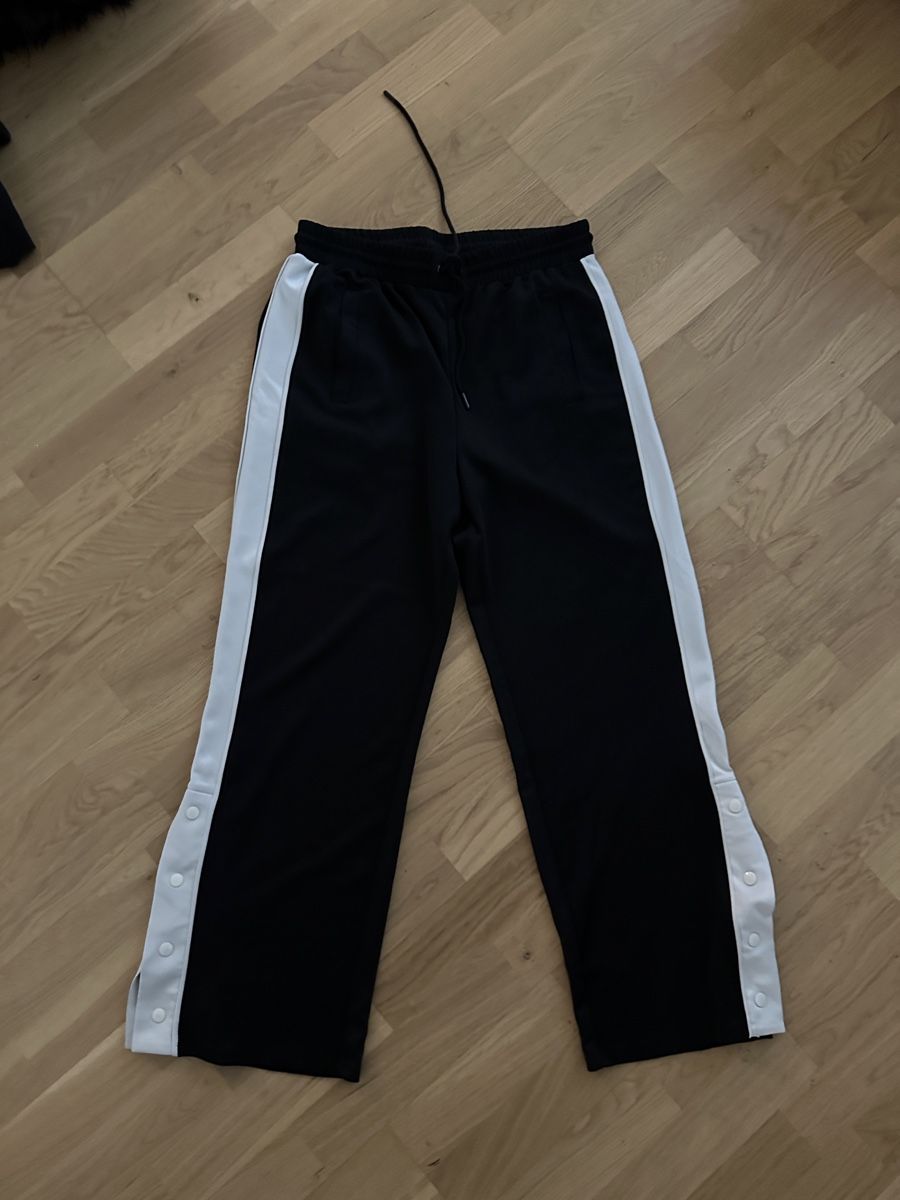 H&M Pantaloni: trainerhose (M) – Usato da Freidorf TG venduto da driftingforthrifting