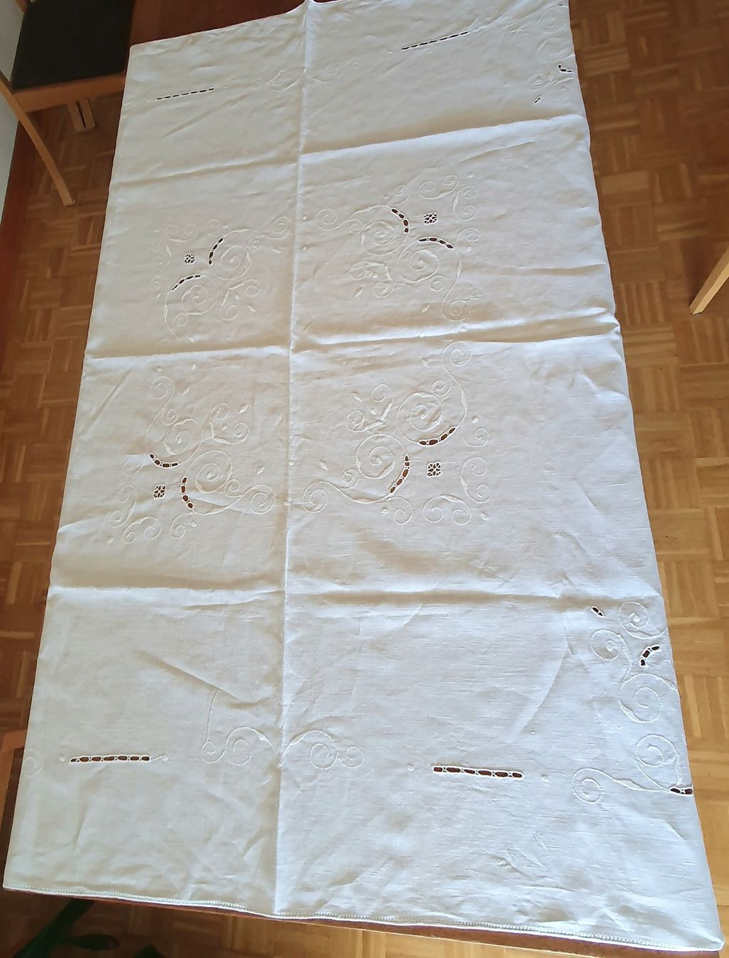 Altra biancheria da tavola: Ancienne nappe en lin, brodée main, 152 x 155 cm – Usato da Lausanne venduto da venise001 1