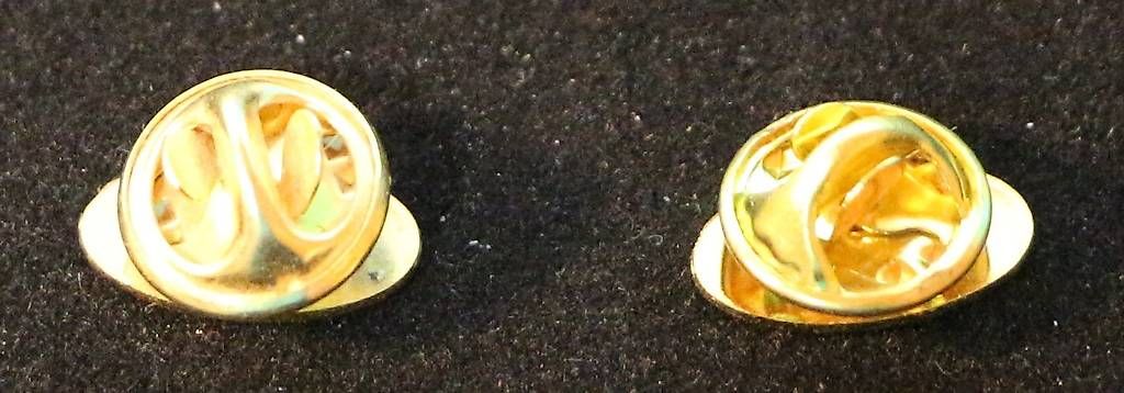 Land Rover Placchette & Badge: 2 Land Rover Pin – Nuovo (secondo la descrizione) da Mörschwil venduto da Ferrari-V8 1
