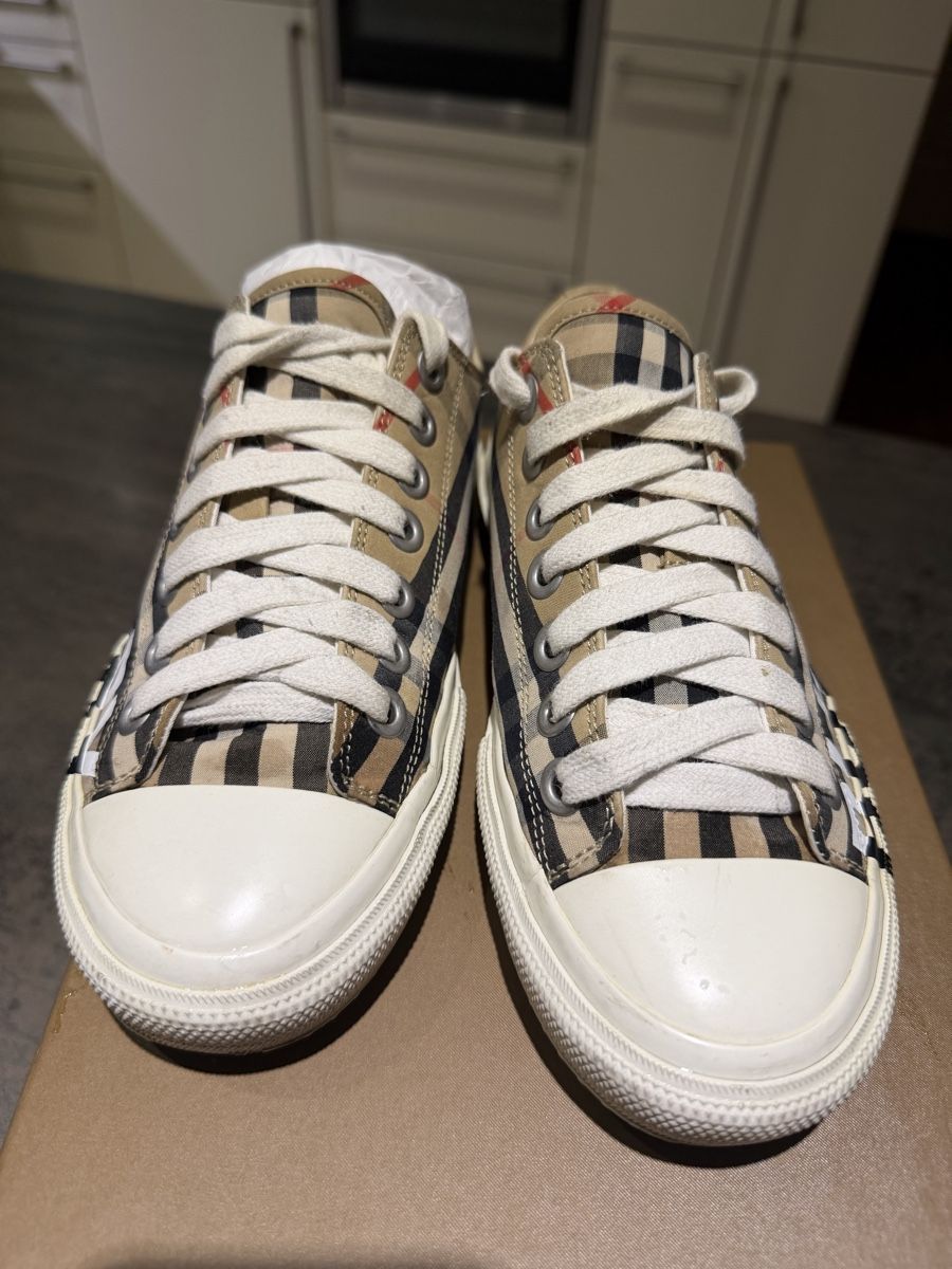 Burberry Damenschuhe: Burberry sneakers – Gebraucht aus Wigoltingen von Tatyana79 1