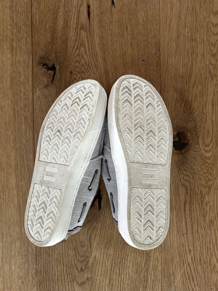 Toms Scarpe per ragazzi: TOMS Slipper Gr. 33 – Usato da Lohn-Ammannsegg venduto da Nadintitelius 1