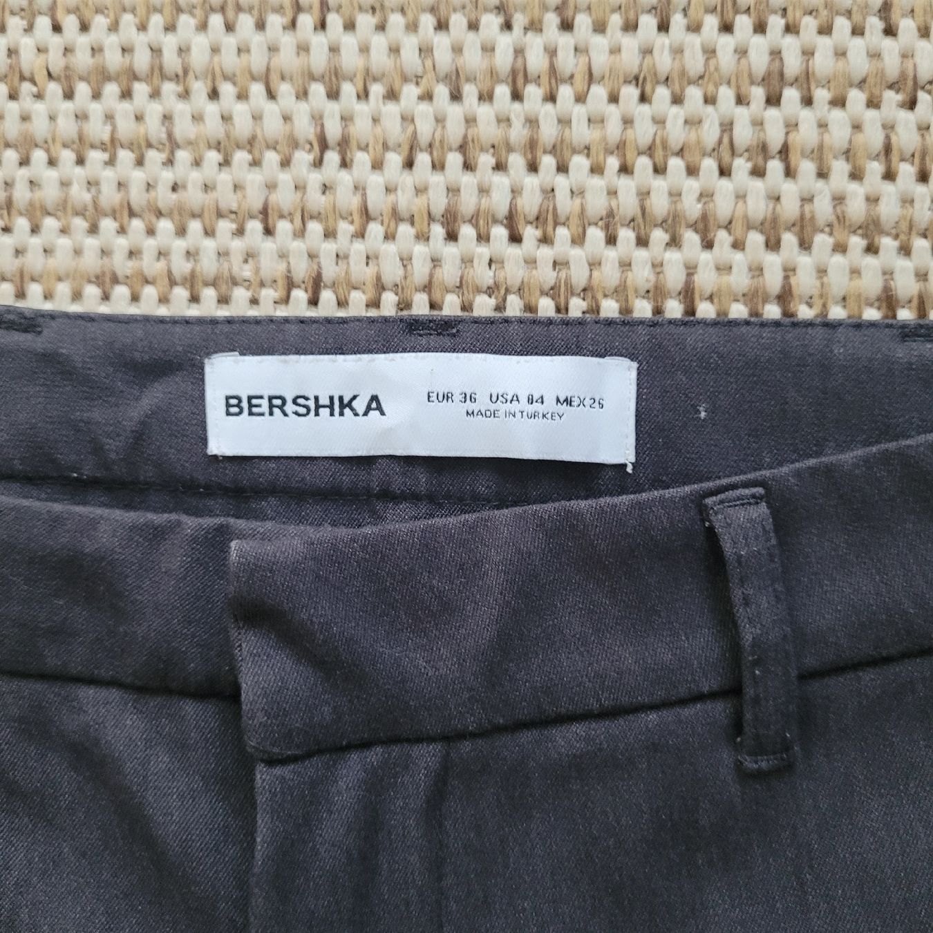 Bershka Pantaloni: BERSHKA Pantalon gris taille 36 – Nuovo (secondo la descrizione) da Genève venduto da Tanaa_12 2