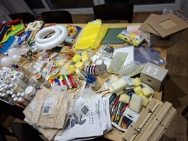 21 Kilo Bastelmaterial verschiedenster Artikel gemäss Bilder